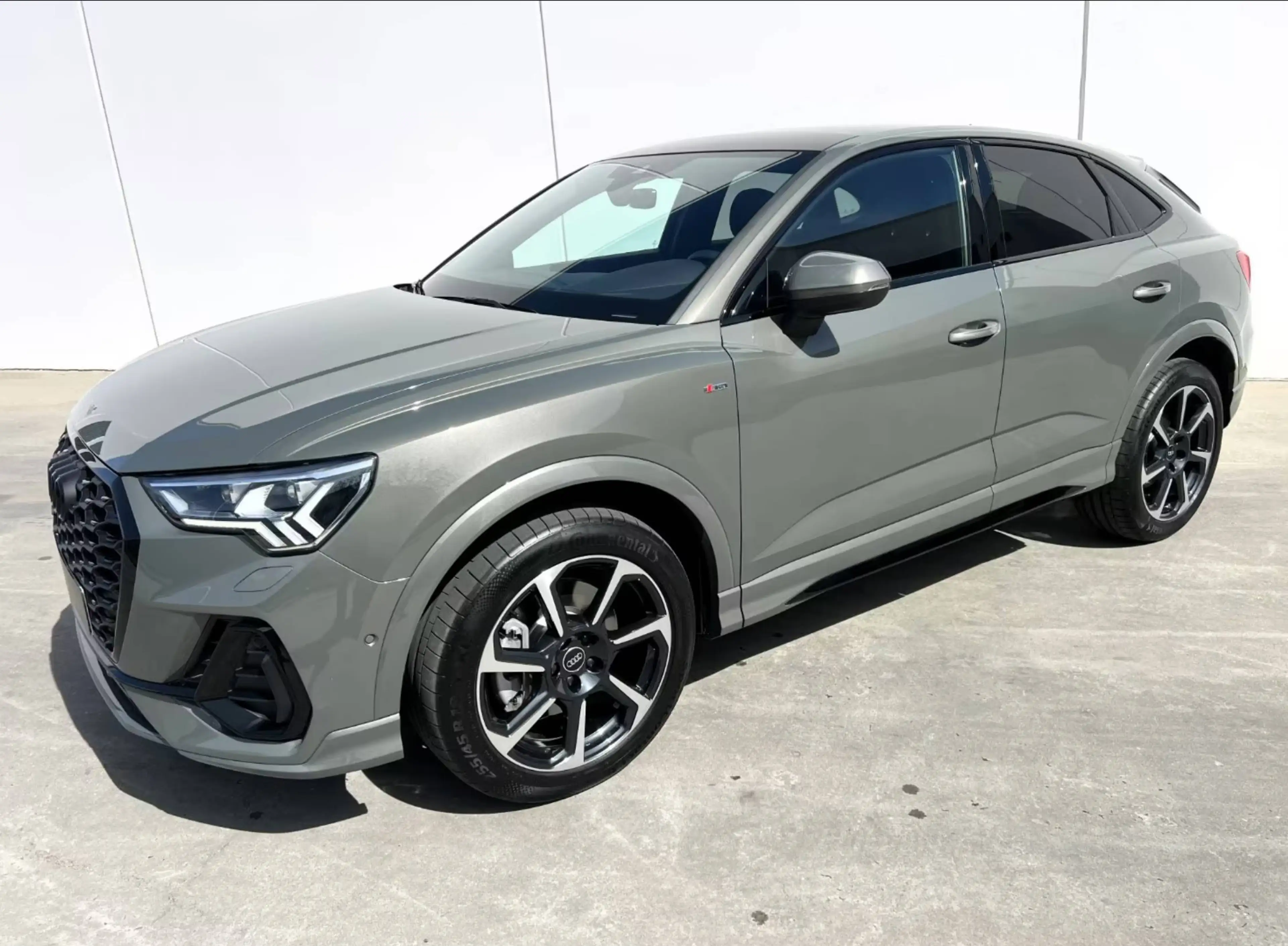 Audi Q3 40 TDI quattro S line — photo 4