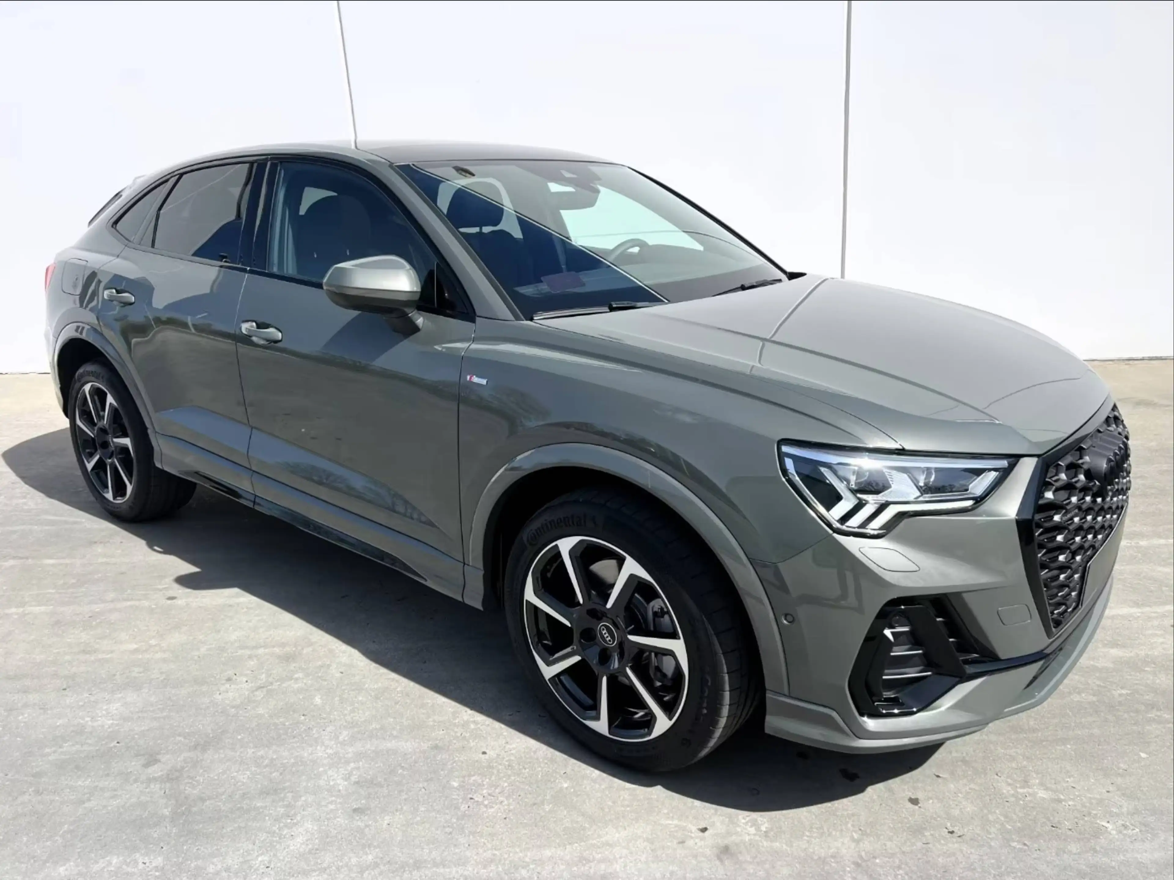 Audi Q3 40 TDI quattro S line — photo 3