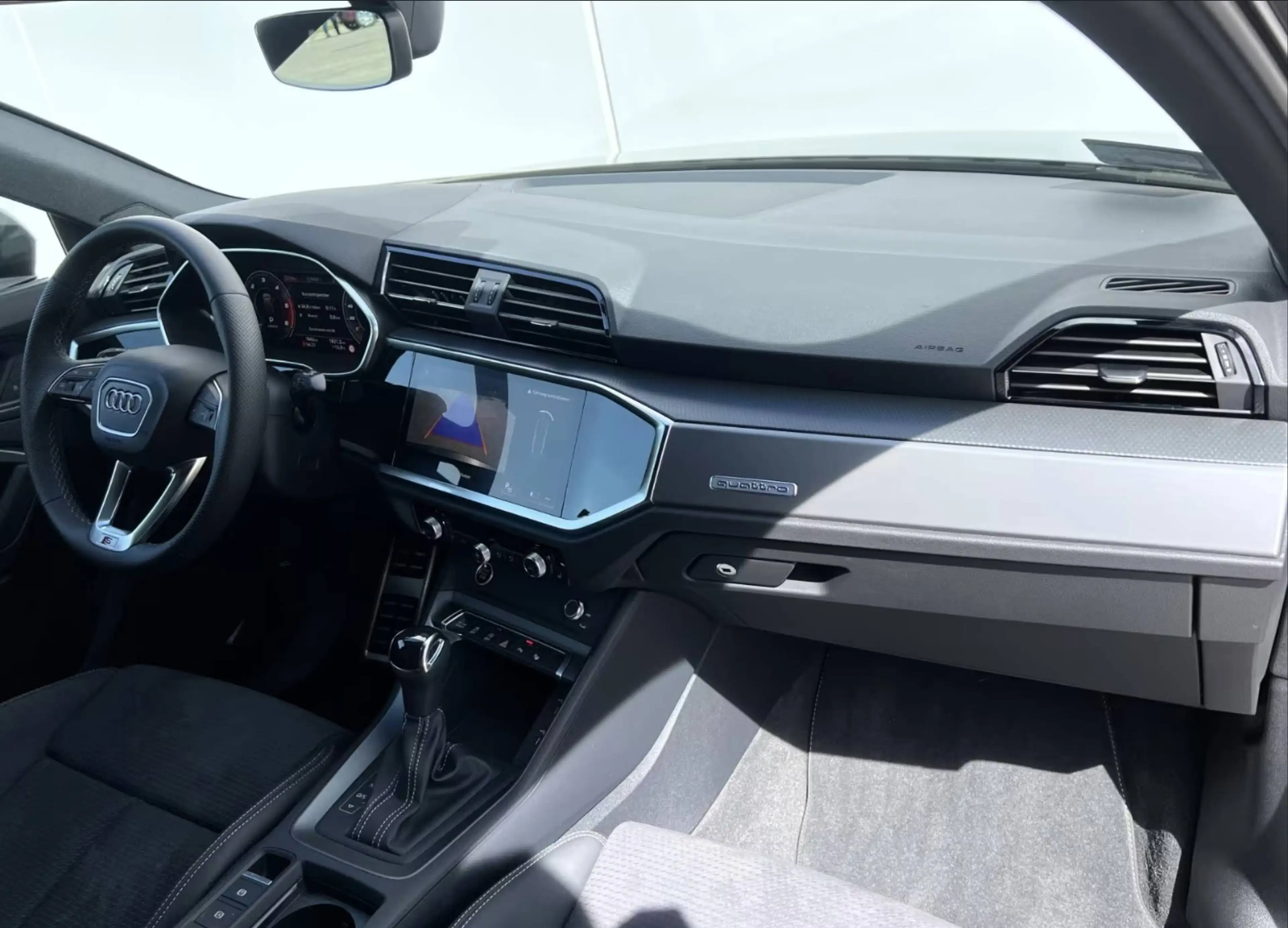 Audi Q3 40 TDI quattro S line — photo 10