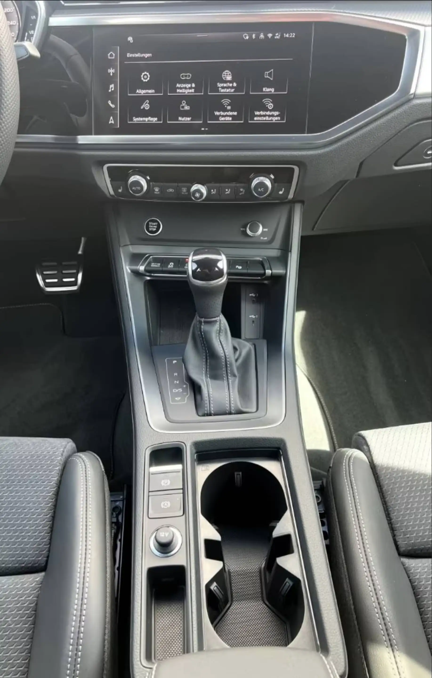 Audi Q3 40 TDI quattro S line — photo 11