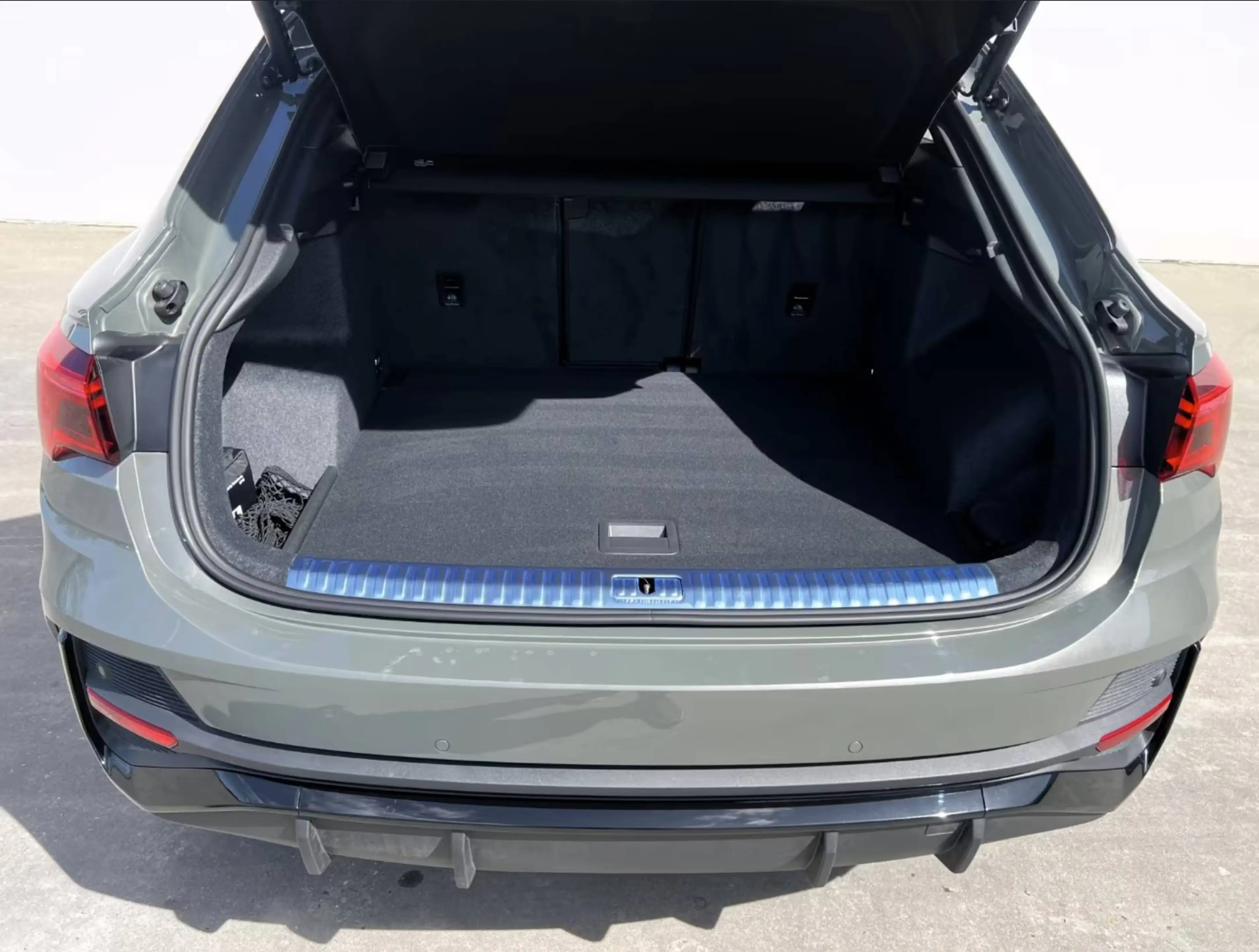 Audi Q3 40 TDI quattro S line — photo 8