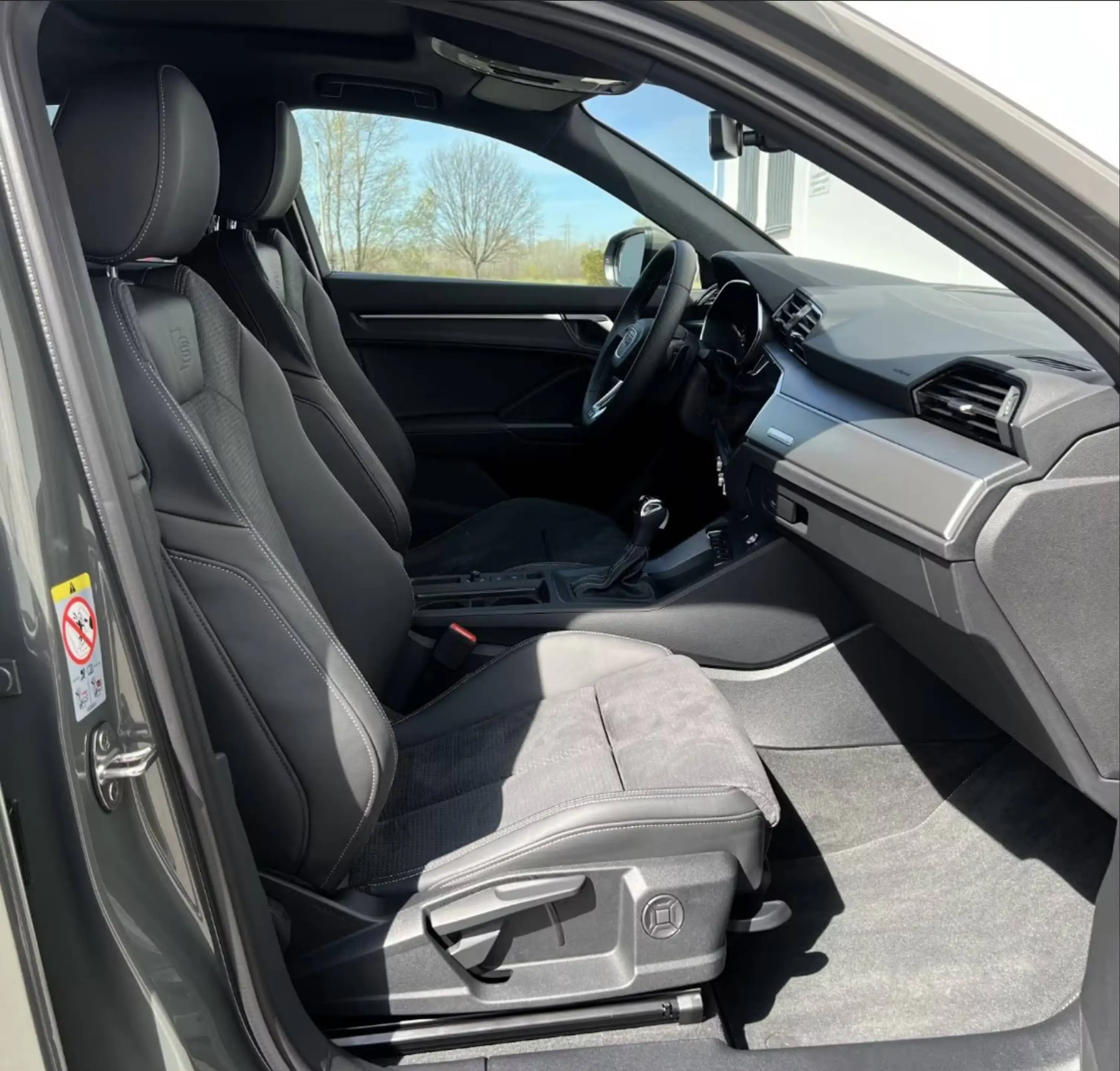 Audi Q3 40 TDI quattro S line — photo 15