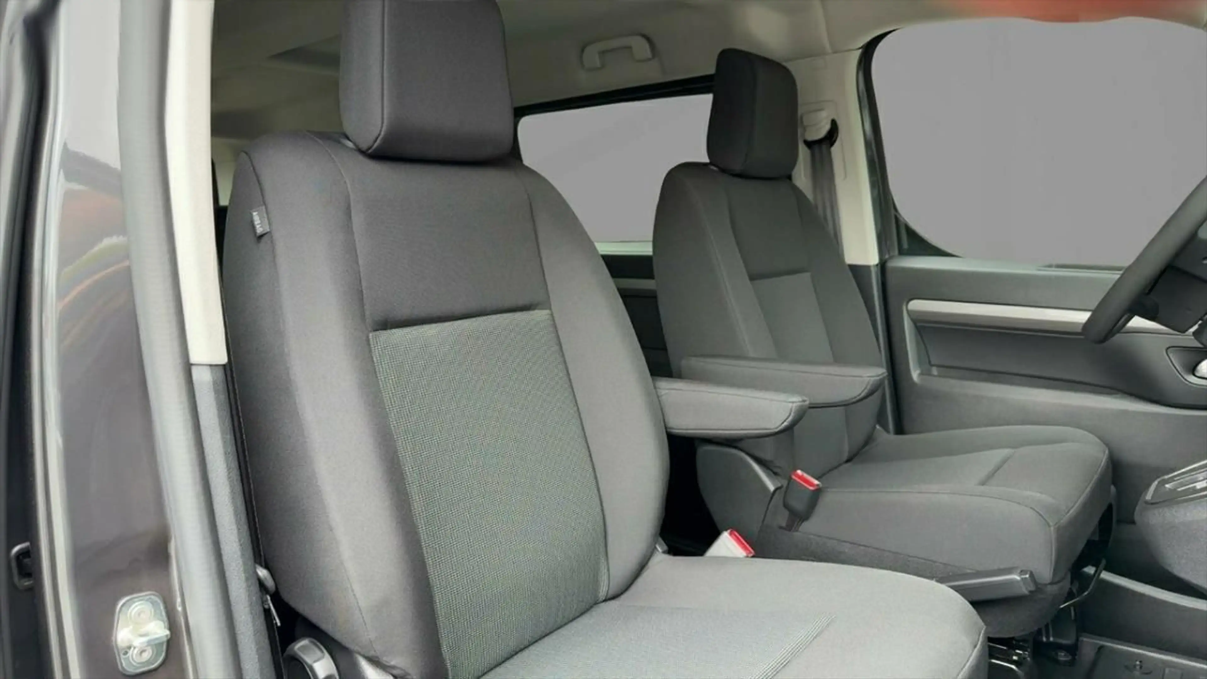 Citroen Spacetourer 2.2 BlueHDi 180 Autom Plus XL 8-Sitzer AHK KA LE — photo 7