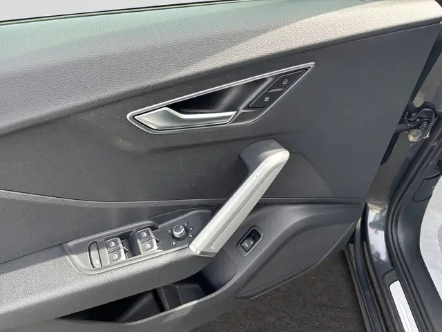 Audi Q2 view 13