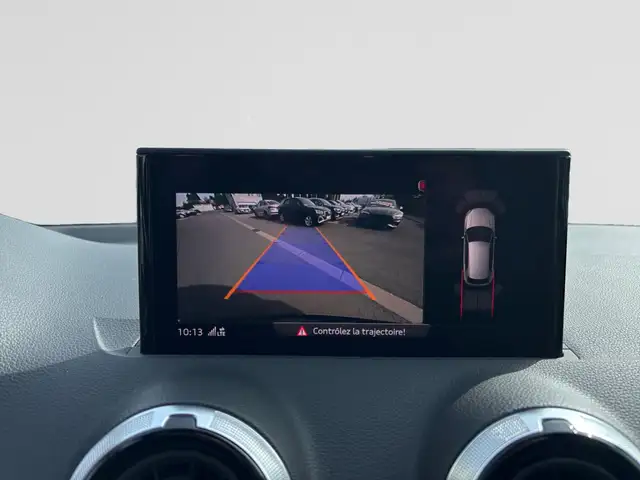 Audi Q2 view 16