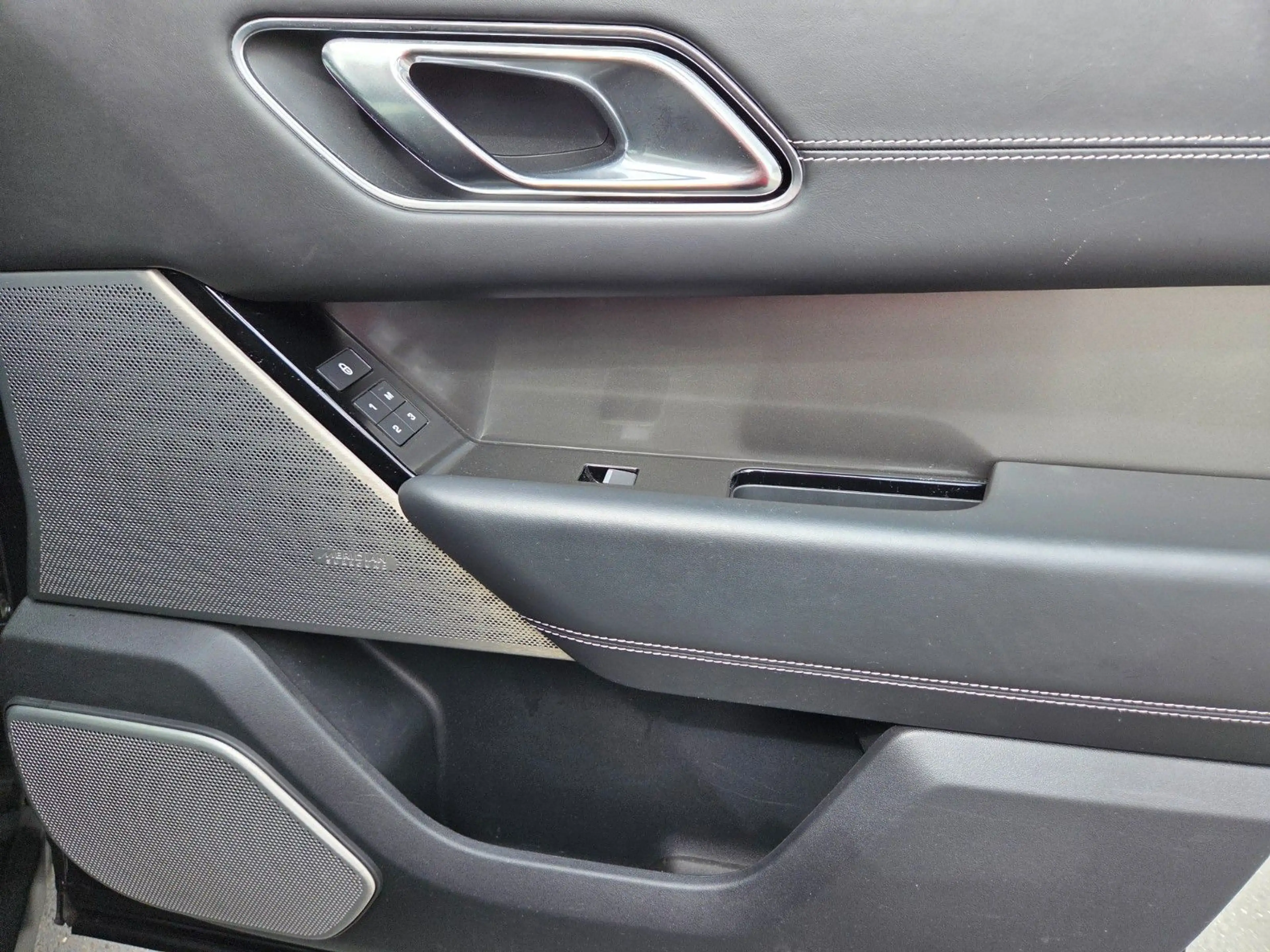 Land Rover Range Rover Velar 3.0d Pano Massage Sitzklima — photo 10