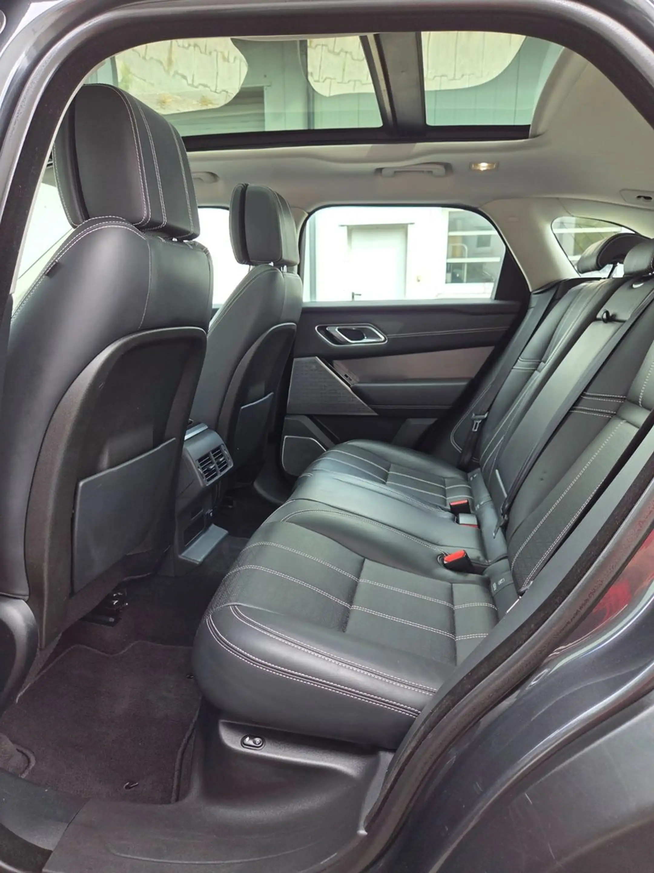 Land Rover Range Rover Velar 3.0d Pano Massage Sitzklima — photo 9