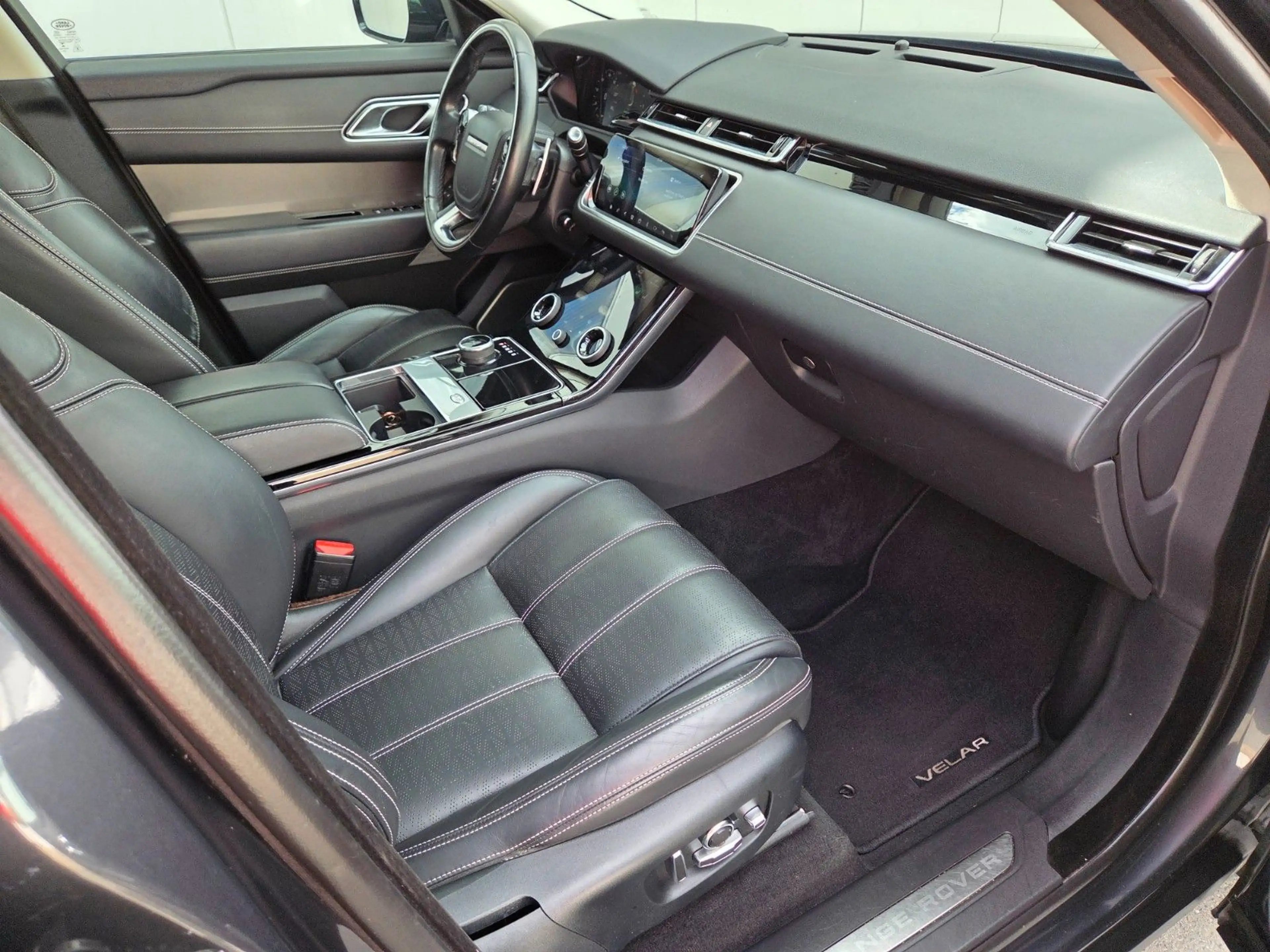 Land Rover Range Rover Velar 3.0d Pano Massage Sitzklima — photo 7