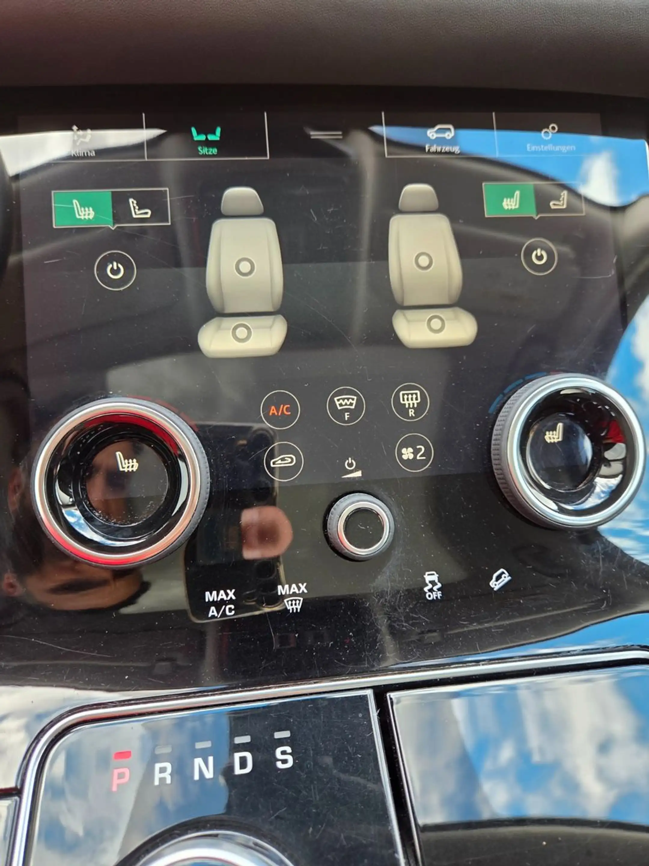 Land Rover Range Rover Velar 3.0d Pano Massage Sitzklima — photo 14