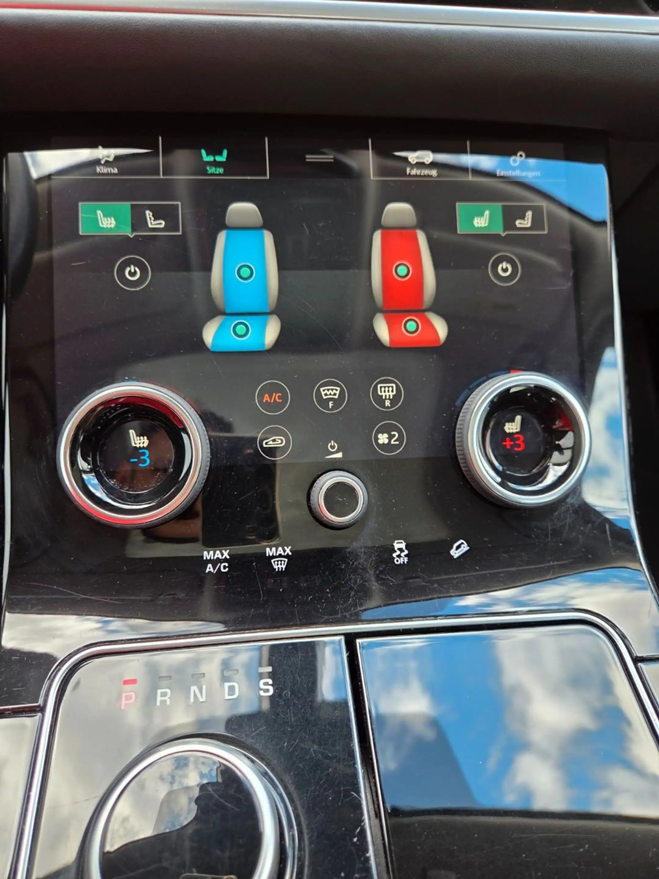 Land Rover Range Rover Velar 3.0d Pano Massage Sitzklima — photo 13