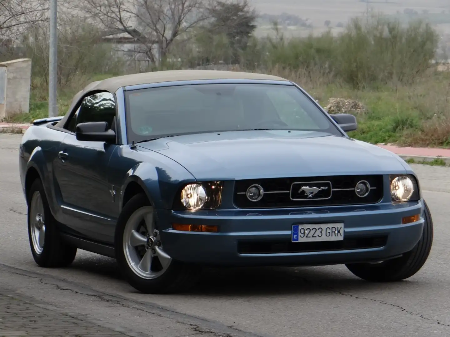 Ford Mustang Descapotable Automático de 2 Puertas Bleu - 2