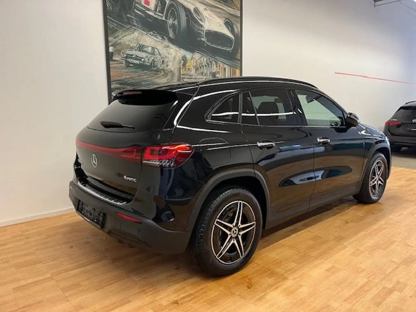 Mercedes-Benz EQA 300 4Matic AMG-Line Soundsystem Schwarz - 2