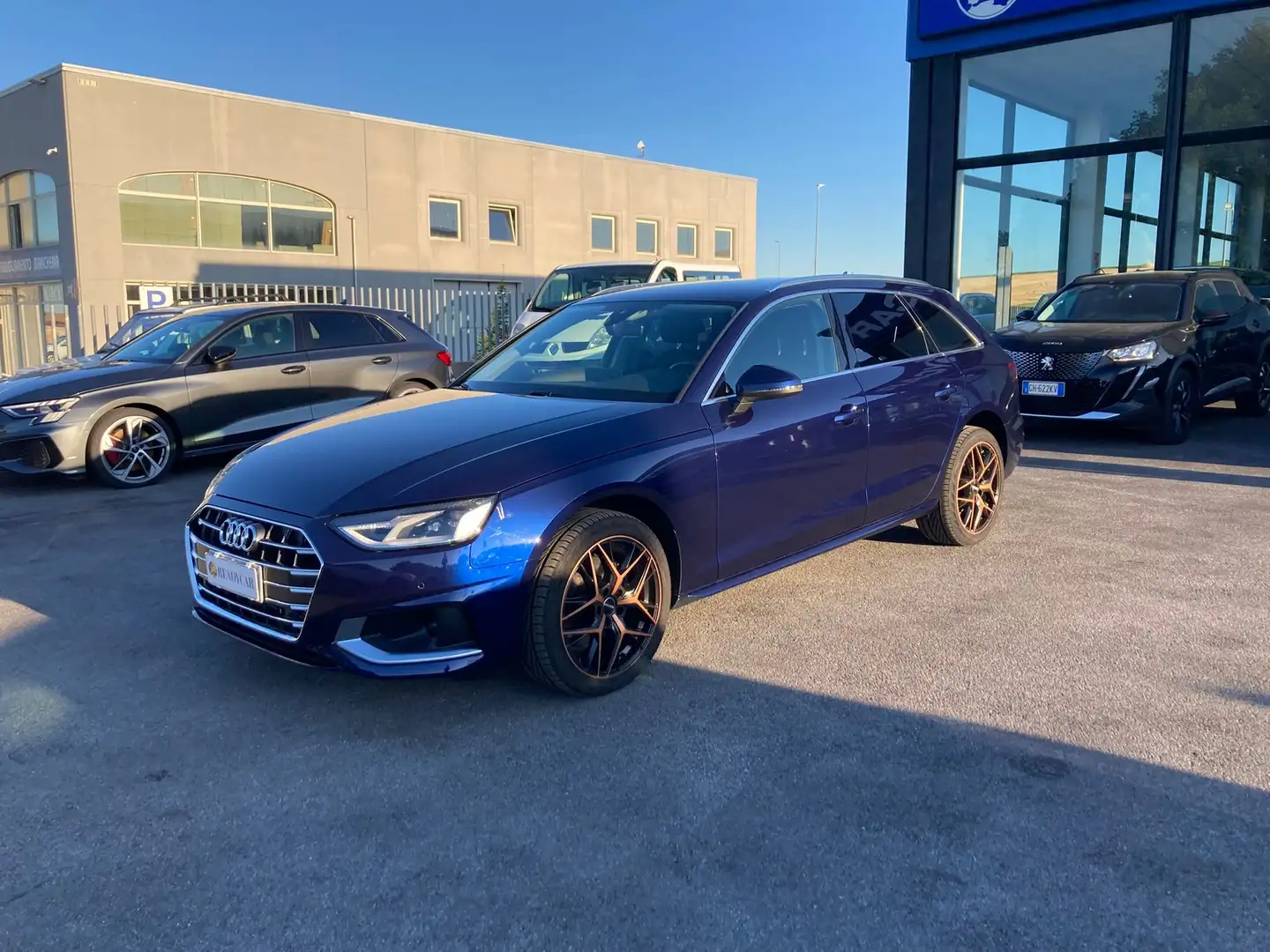 Audi A4 Avant 40 g-tron Business Advanced 170cv s-tronic Bleu - 2