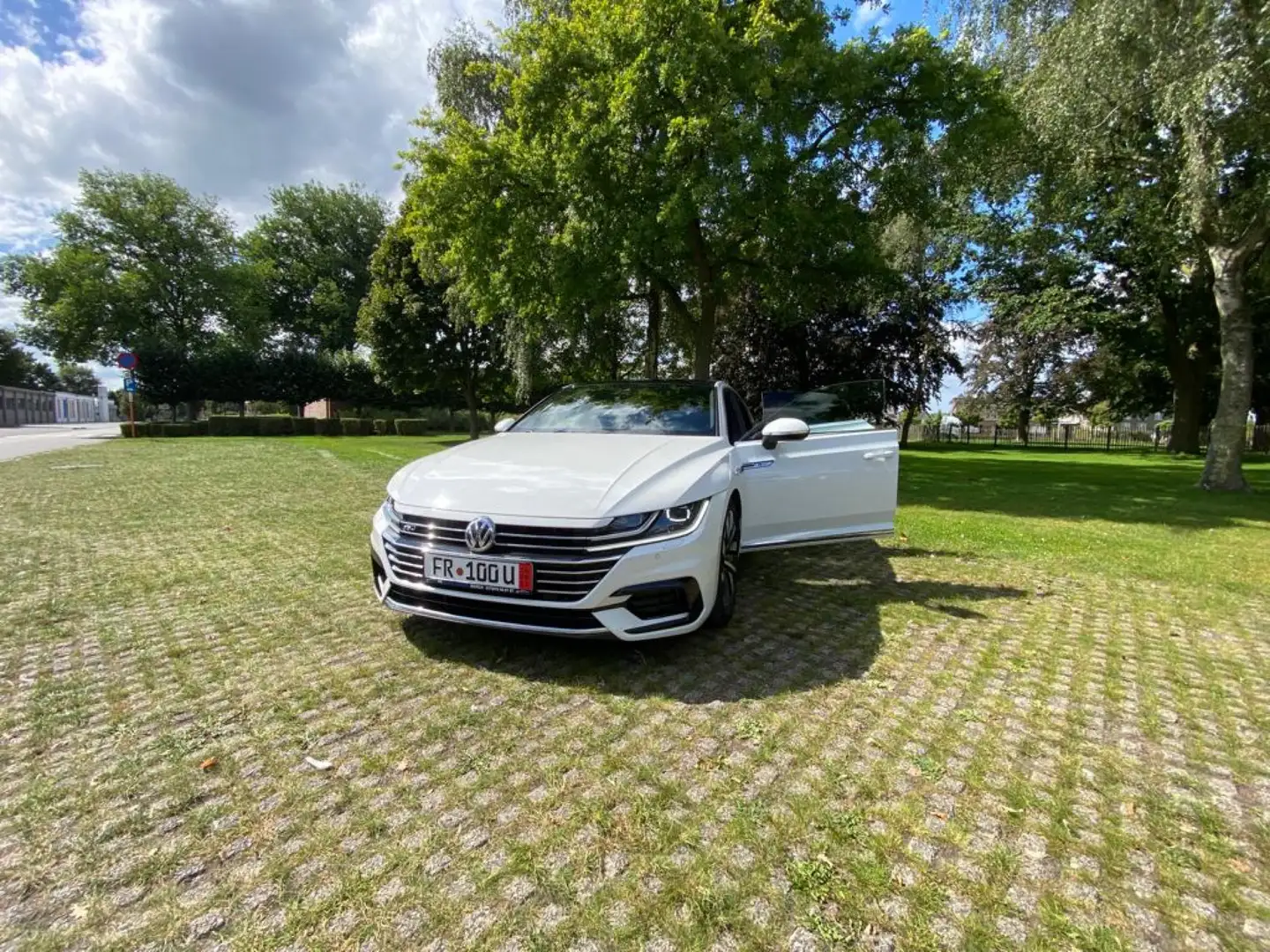 Volkswagen Arteon 2.0 TDI SCR DSG R-Line Wit - 1