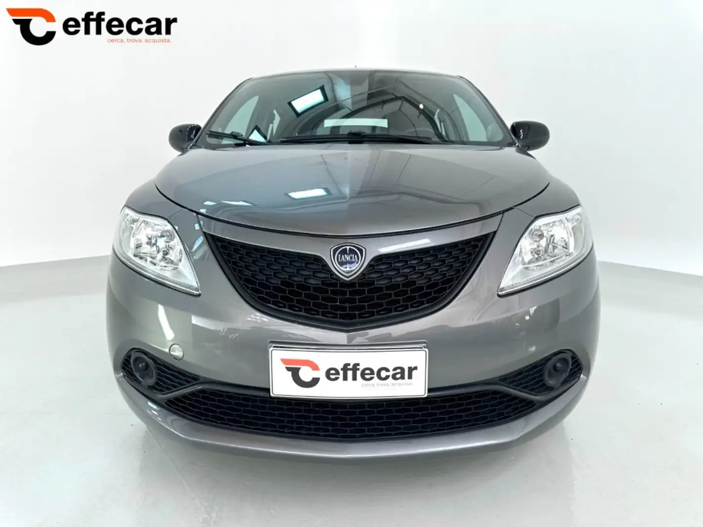Lancia Ypsilon 1.2 69 CV 5 porte NEOPATENTATI Szary - 2