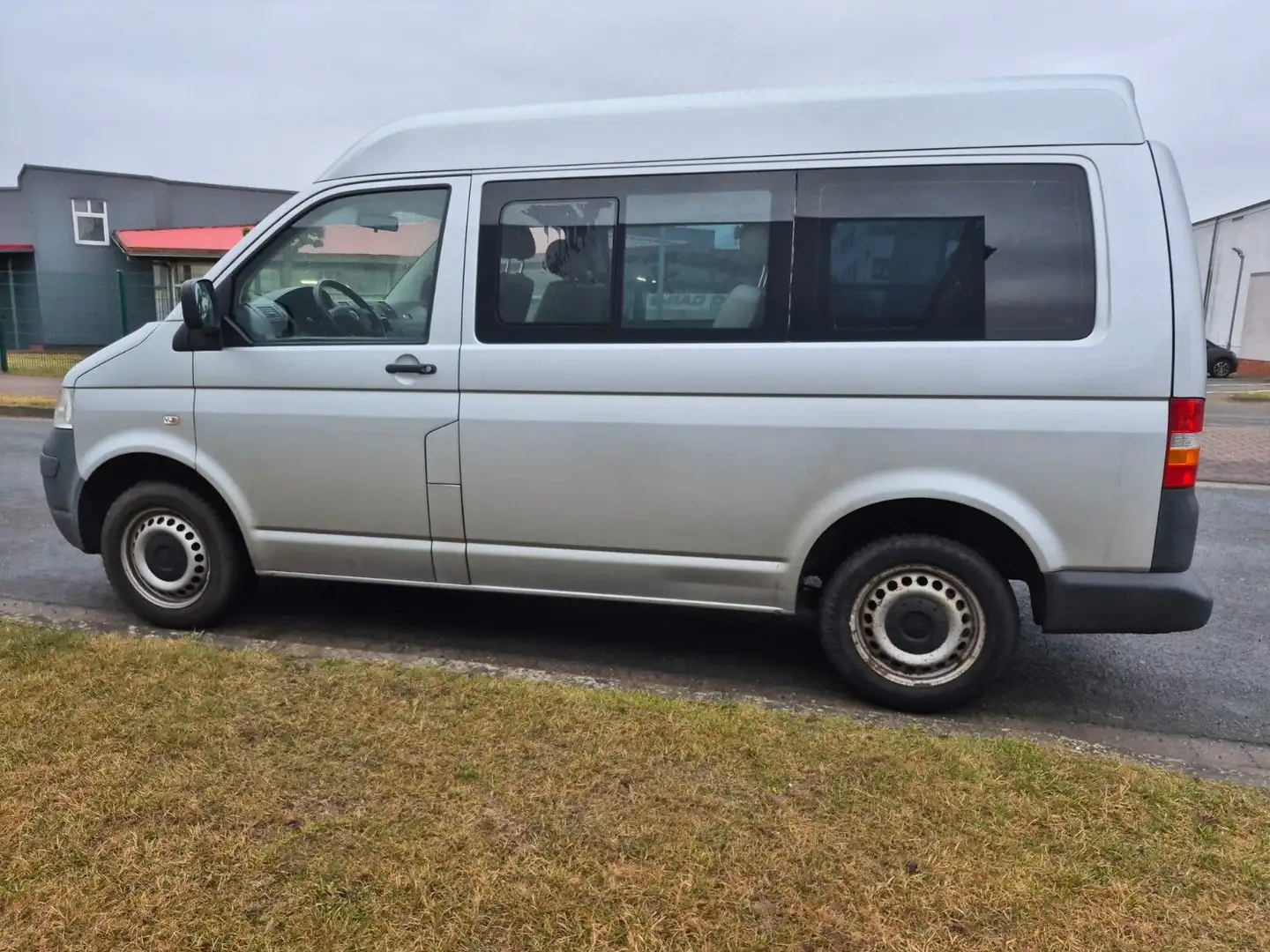 Volkswagen T5 Caravelle 1.9TDI Mittelhochdach 9 Sitze Klima Silber - 1