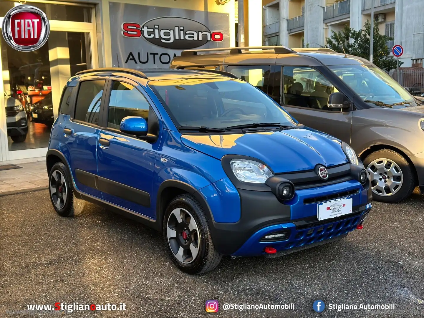 Fiat Panda Cross 1.0 FireFly S&S Hybrid Blau - 1