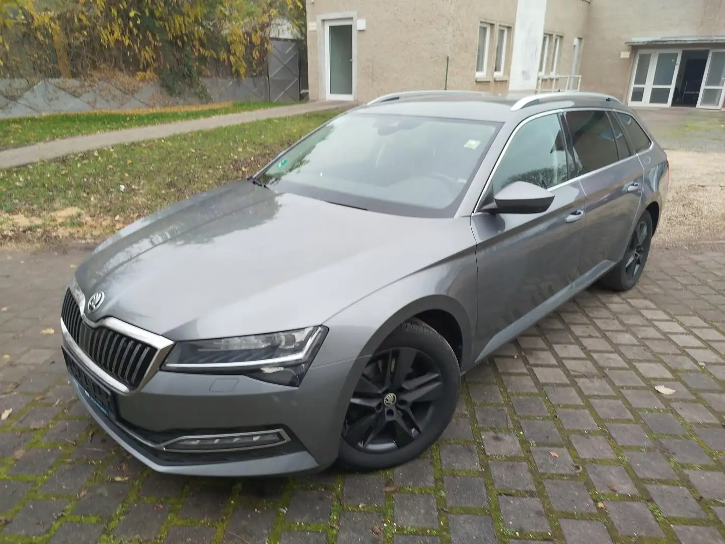 Skoda Superb 2.0 TDI Exportfahrzeug nur für Händler Grau - 2
