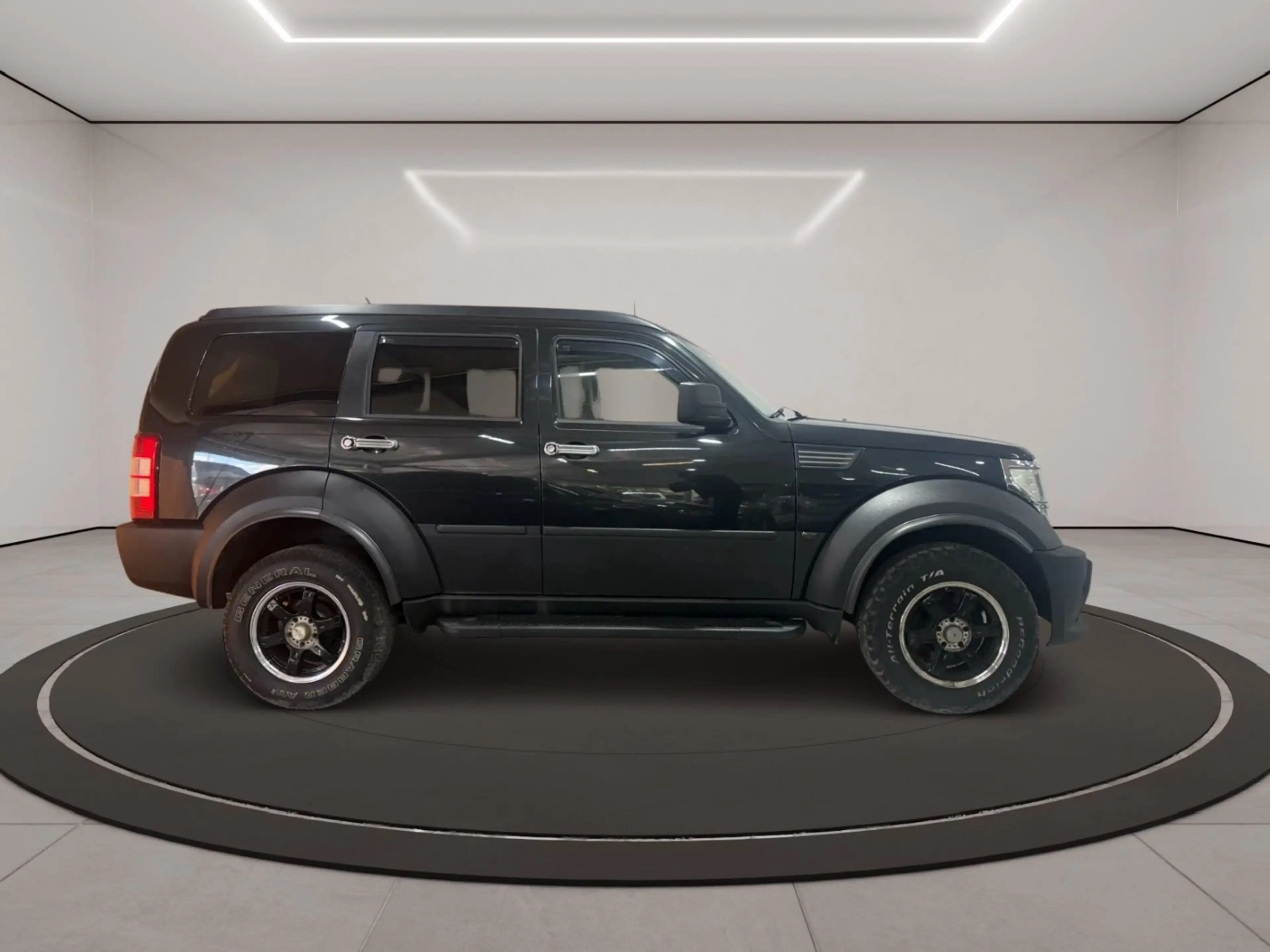 Dodge Nitro SXT — photo 8