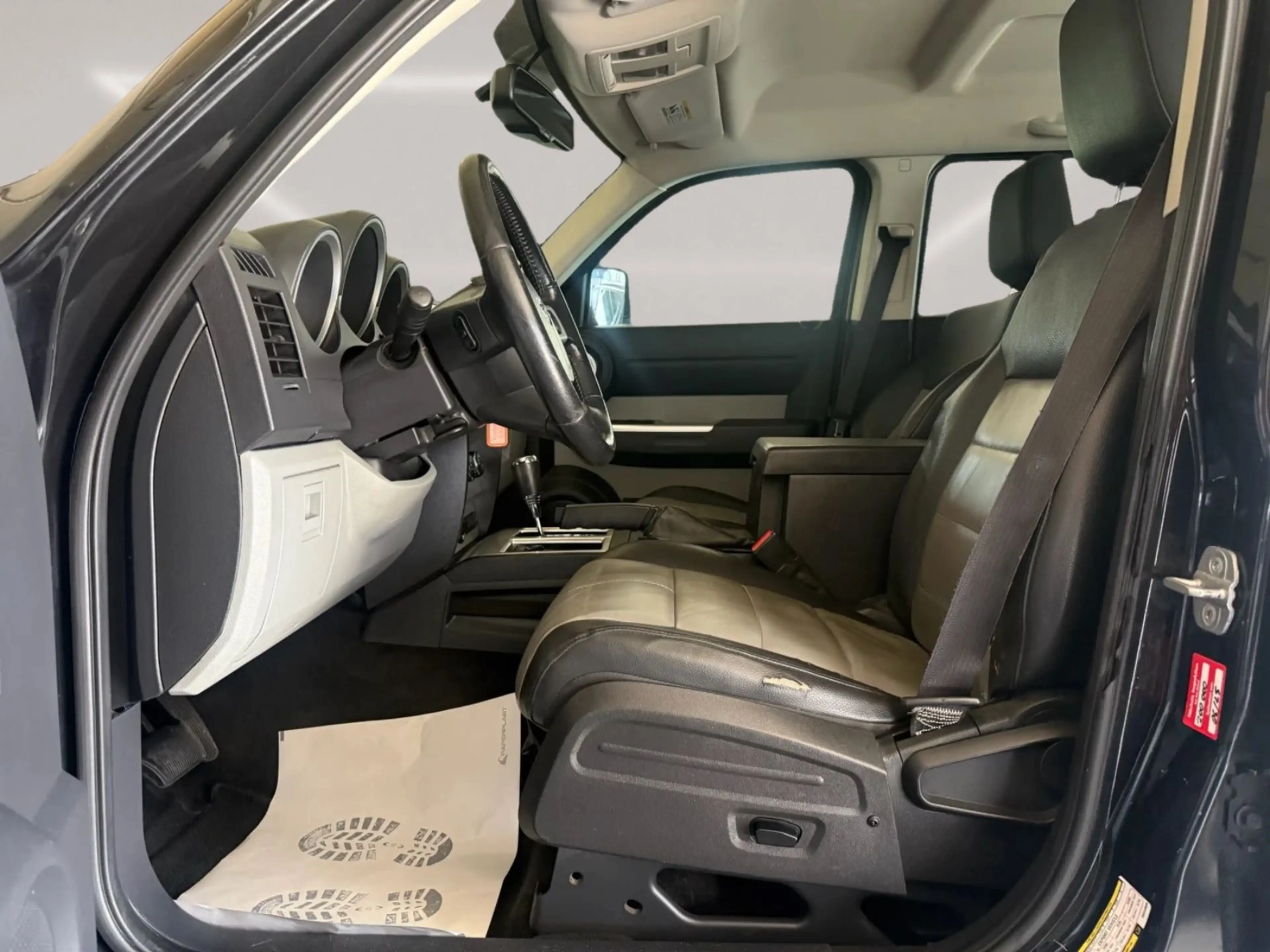Dodge Nitro SXT — photo 10