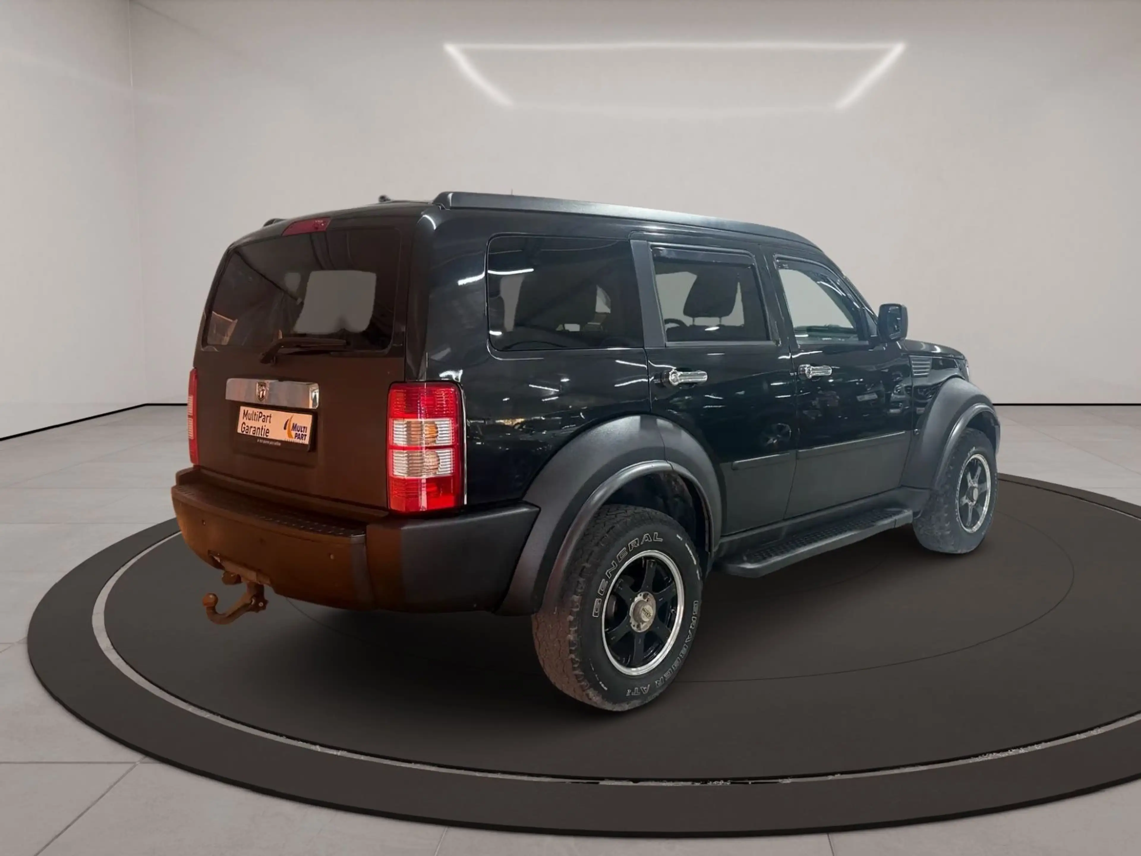 Dodge Nitro SXT — photo 7
