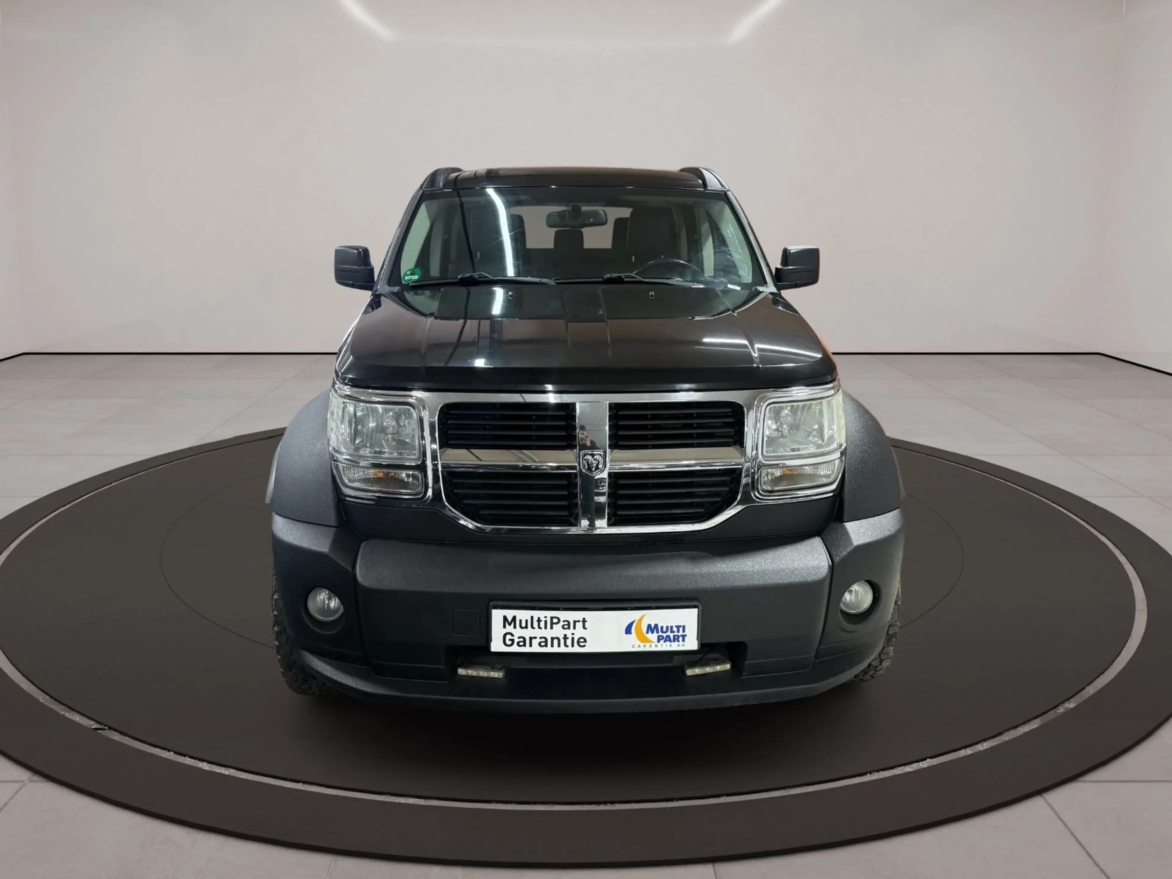 Dodge Nitro SXT — photo 2