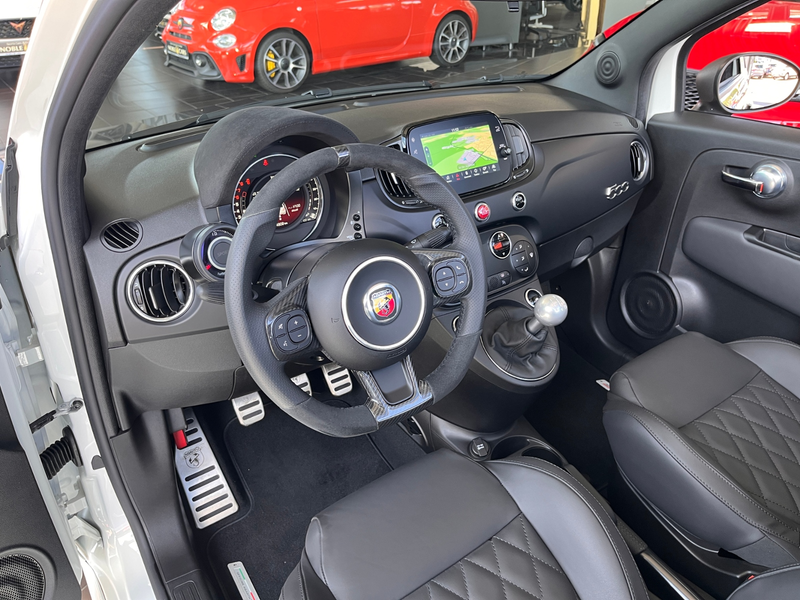 Abarth 695C Turismo LEDER NAV DAB PDC — photo 9