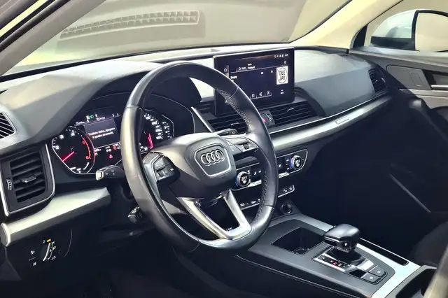 Audi Q5 view 9