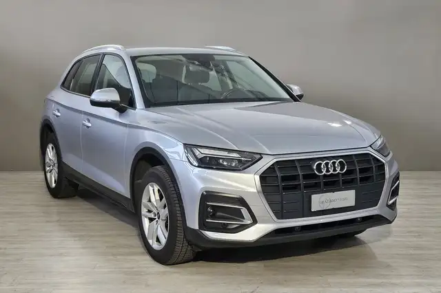 Audi Q5 view 3