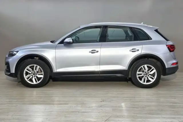 Audi Q5 view 8