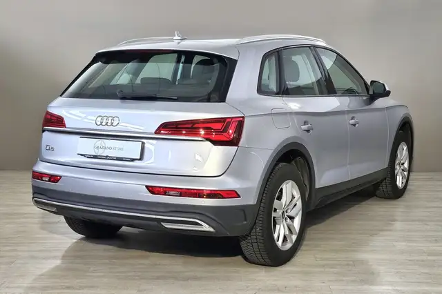 Audi Q5 view 5
