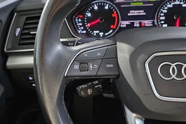 Audi Q5 view 14