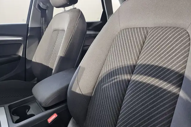 Audi Q5 view 10