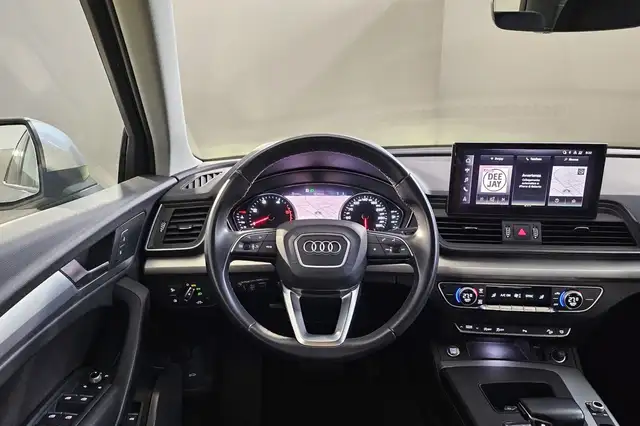Audi Q5 view 12