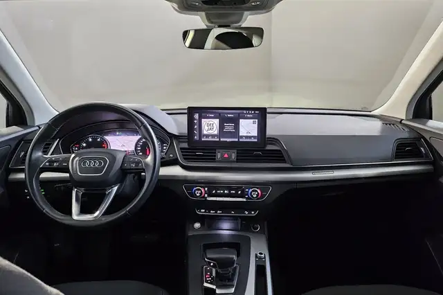 Audi Q5 view 11