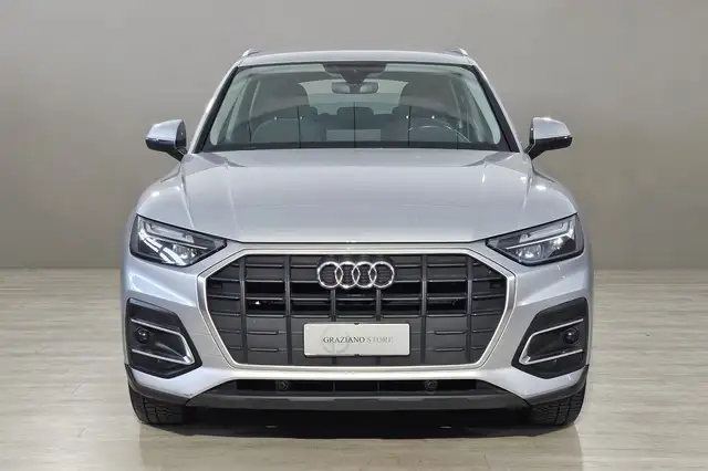 Audi Q5 view 2
