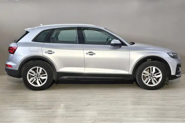 Audi Q5 view 4