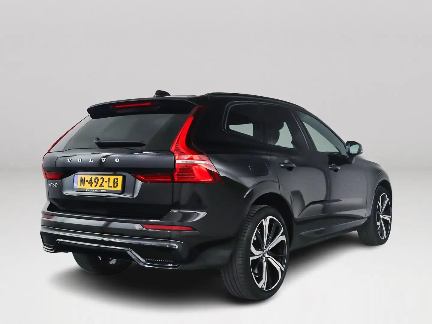 Volvo XC60 T6 Plug-in hybrid AWD R-Design | Panoramadak | Par Schwarz - 2