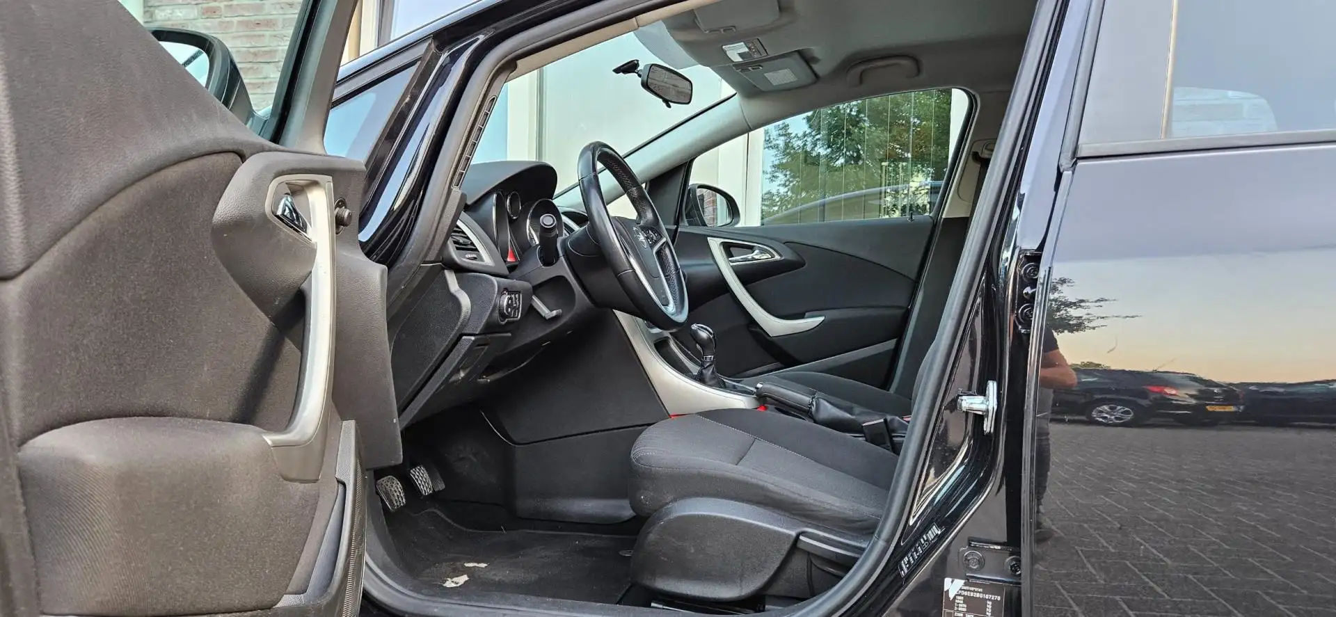 Opel Astra 1.4 Edition Trekhaak! Airco! Cruise Control! 5-Deu Zwart - 2