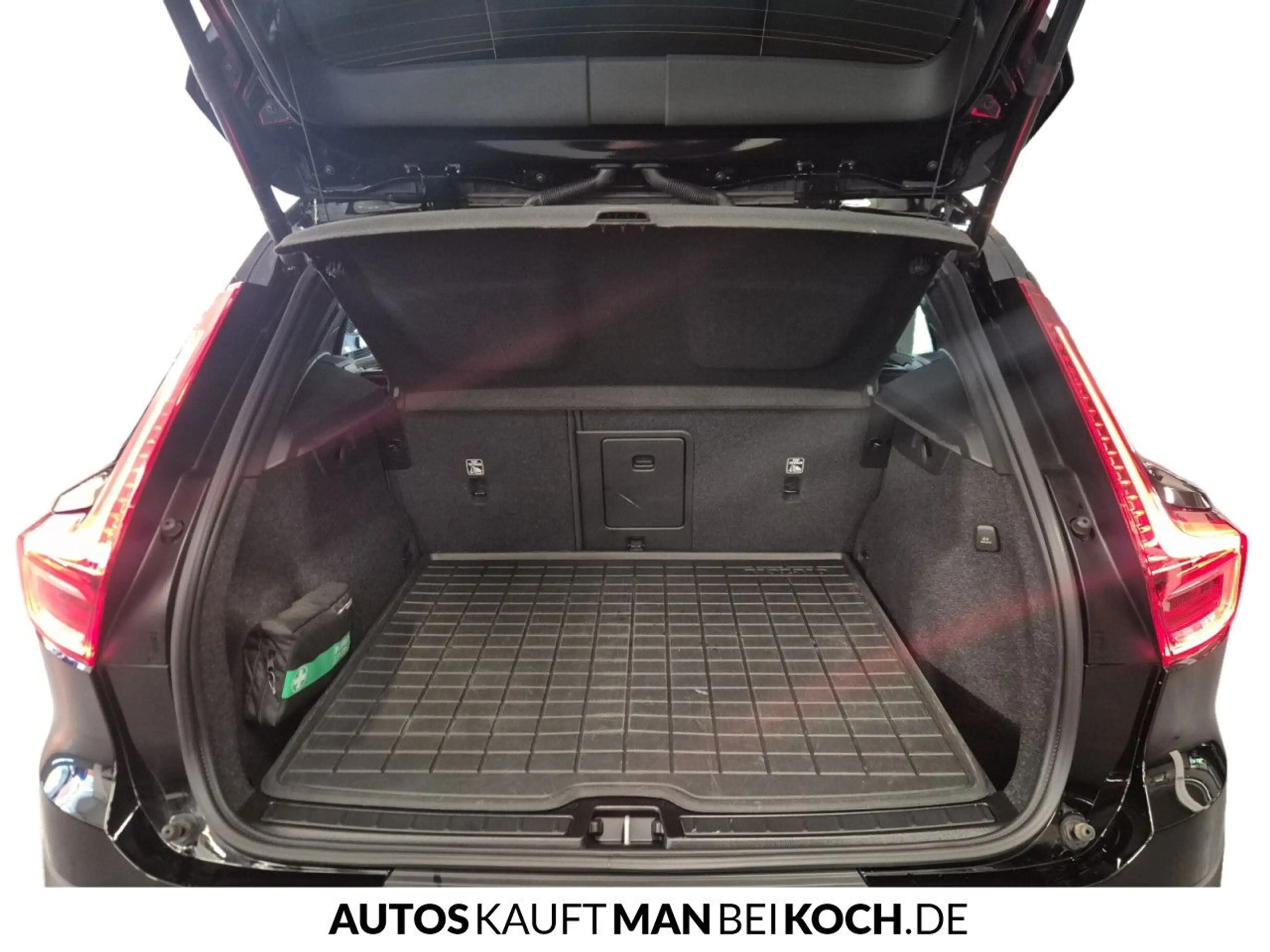 Volvo XC40 B3 B Ultra Black Edition ACC BLIS PANO H/K — photo 14