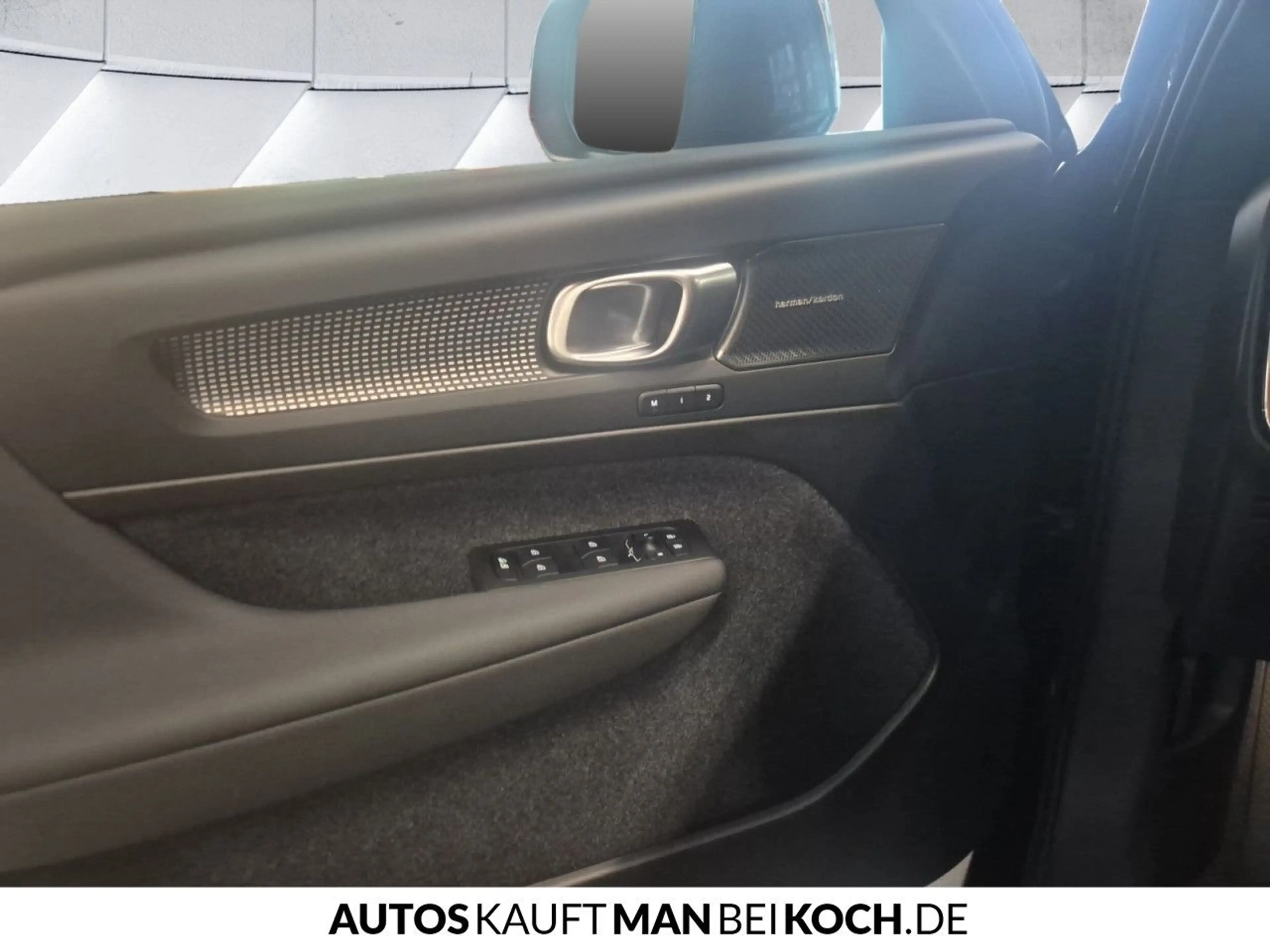 Volvo XC40 B3 B Ultra Black Edition ACC BLIS PANO H/K — photo 13