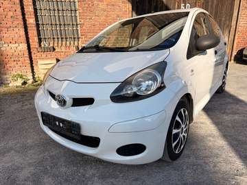 1.0 Basis *5 Türen * Navi * Klima *