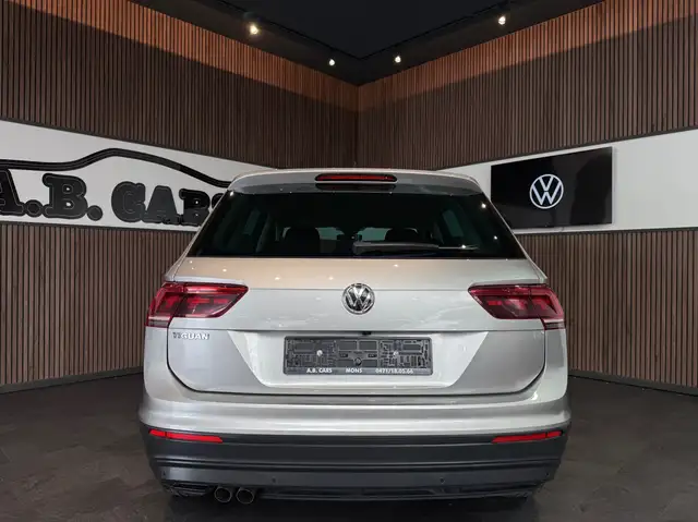 Volkswagen Tiguan view 5