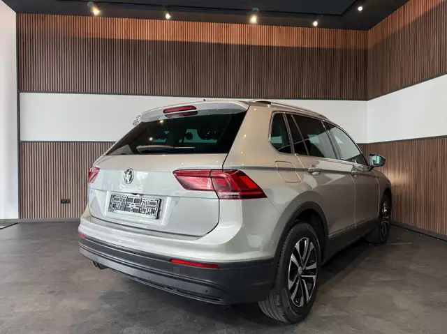 Volkswagen Tiguan view 6
