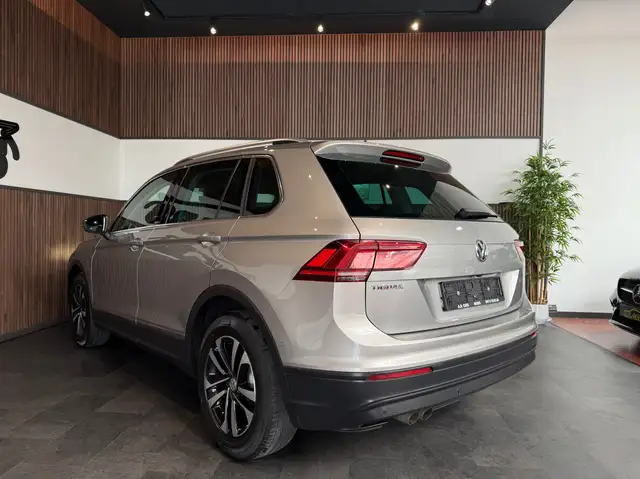 Volkswagen Tiguan view 4