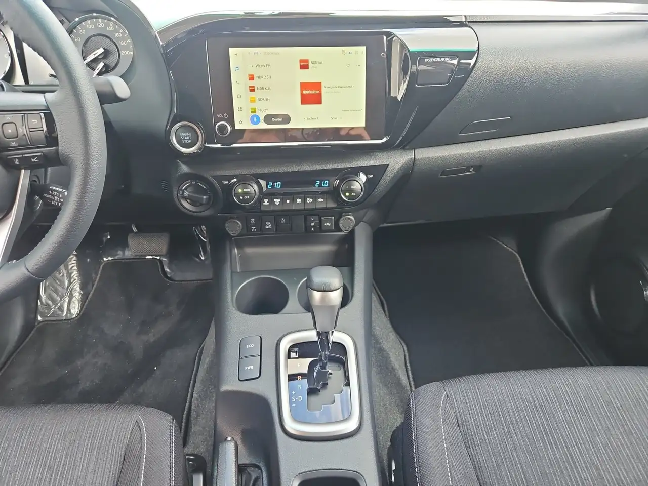 Toyota Hilux 2.4 D-4D 4x4 Double Cab Comfort AUT+Kamera 12