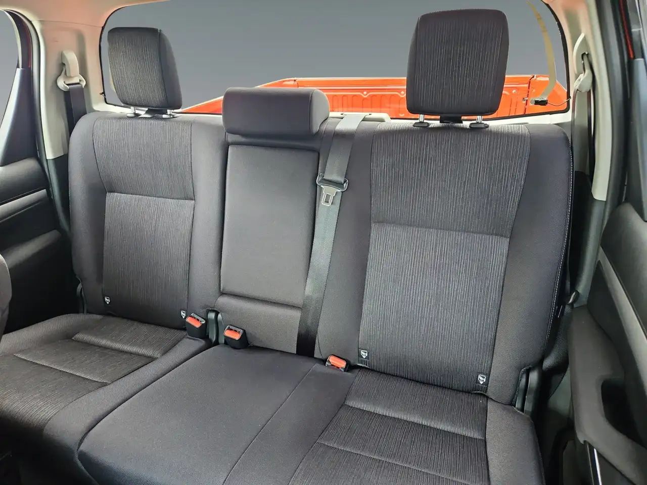 Toyota Hilux 2.4 D-4D 4x4 Double Cab Comfort AUT+Kamera 14