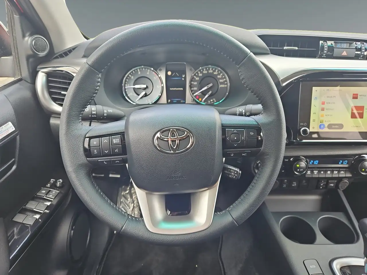 Toyota Hilux 2.4 D-4D 4x4 Double Cab Comfort AUT+Kamera 13