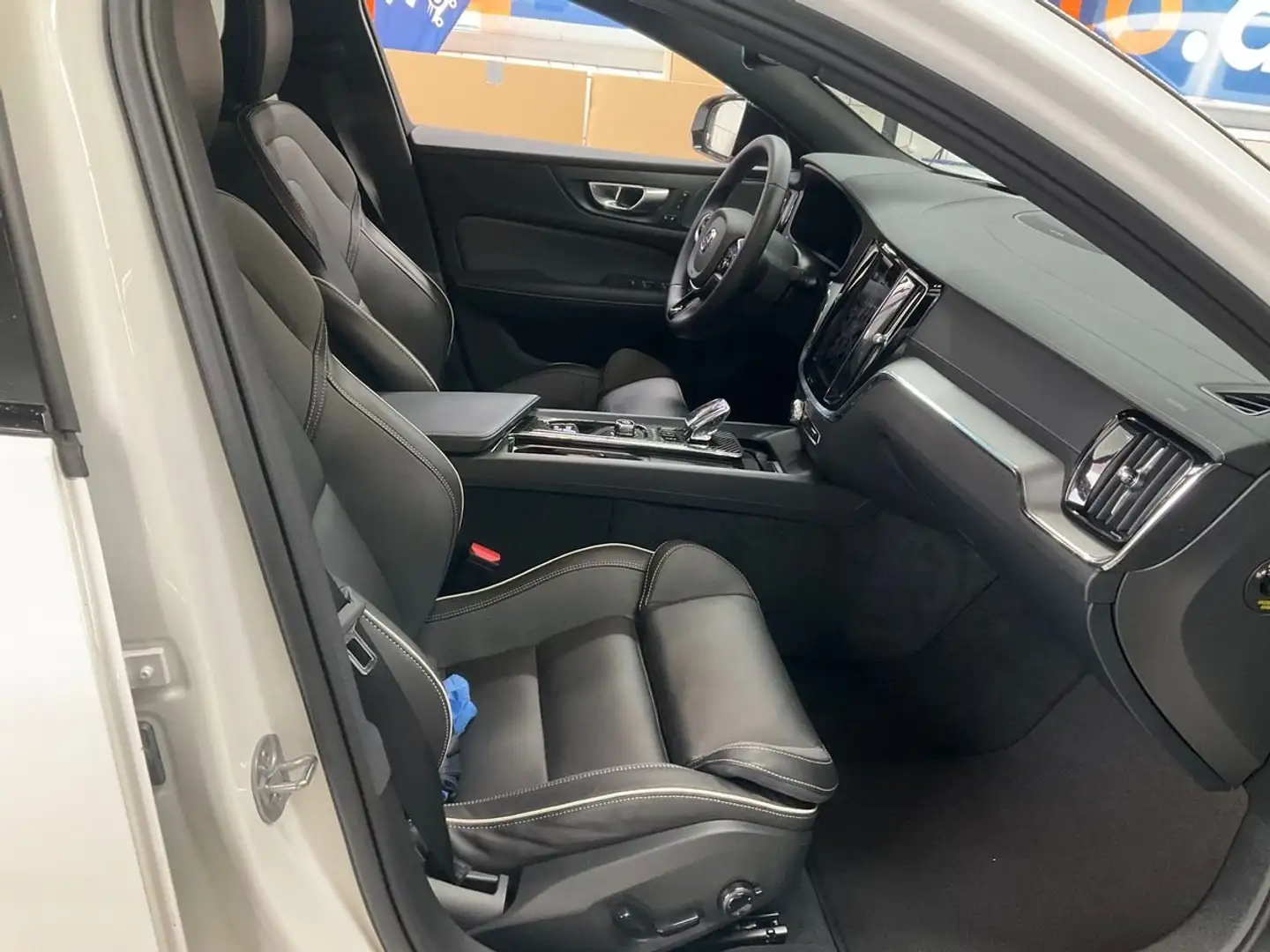 Volvo S60 S60 B5 B AWD Ultimate Dark Weiß - 2