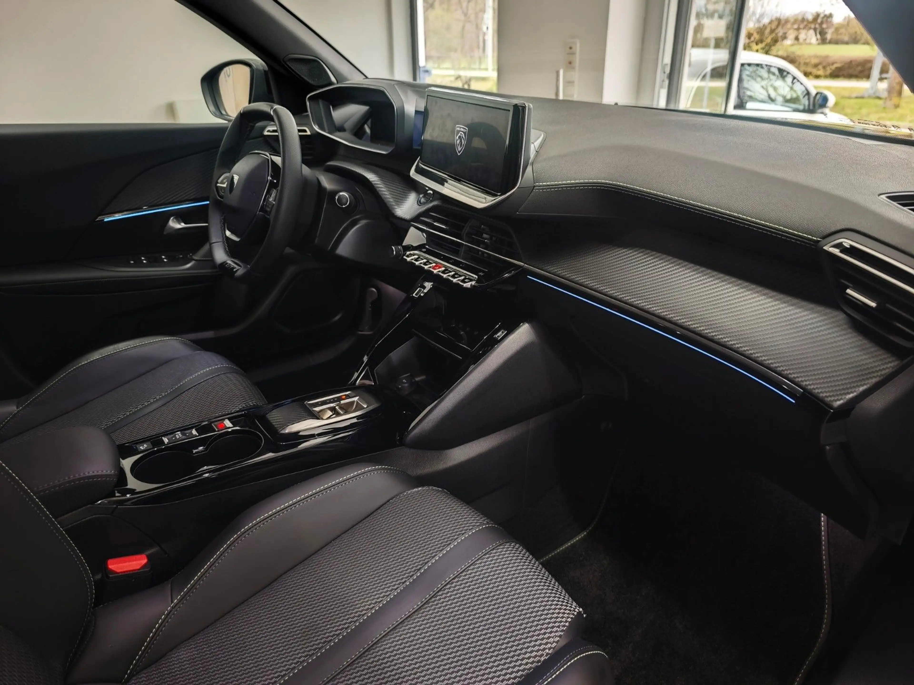 Peugeot 2008 e- GT i-Connect Advanced 360 LED Ambi 180 — photo 15